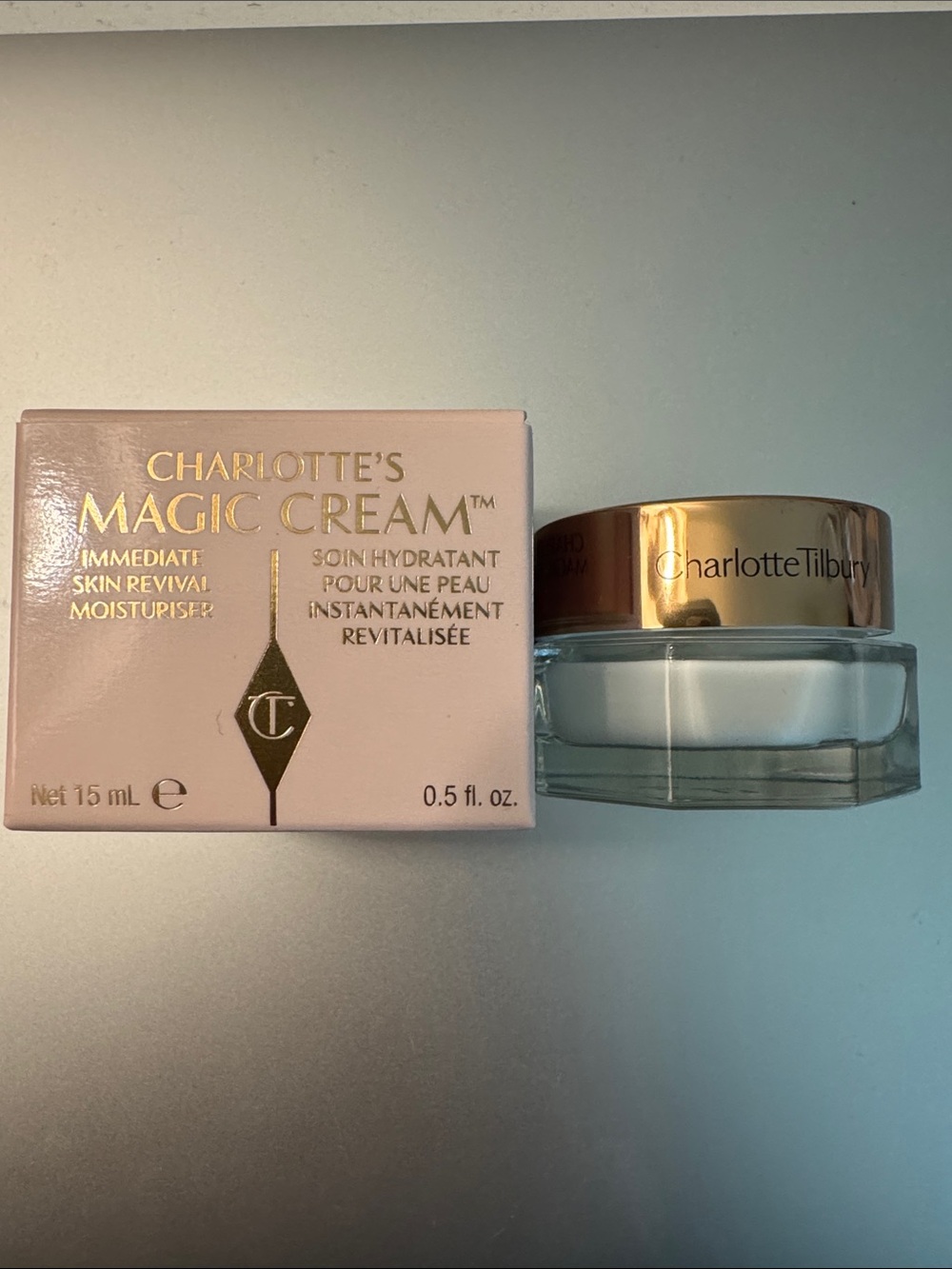 Charlotte Tilbury Charlotte’s magic cream. Immediate Skin Revival Moisturizer - Picture 2 of 6